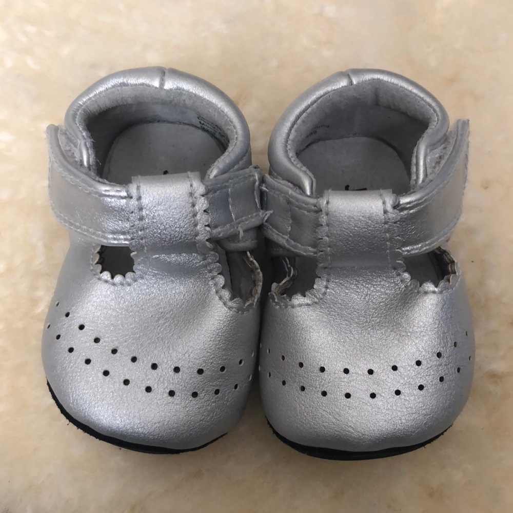 Jack and Lily My Mocs Silver T-Strap Soft Flexible Soles  size 0-6 months